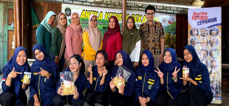Dosen Akuntansi Unisba Blitar Perkuat Kapasitas UMKM Kripik Sekawan Lewat Pendampingan Keuangan Dosen Akuntansi Unisba Blitar Perkuat Kapasitas UMKM Kripik Sekawan Lewat Pendampingan Keuangan