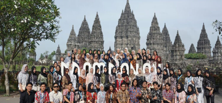 Dari Prambanan hingga Malioboro: Work Trip Akuntansi UNISBA Blitar Perkaya Pengetahuan dan Pengalaman Lapangan Dari Prambanan hingga Malioboro: Work Trip Akuntansi UNISBA Blitar Perkaya Pengetahuan dan Pengalaman Lapangan